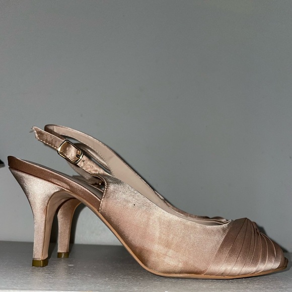 LA CHATEAU HIGH HEELS SIZE 7 WOMEN’S - Picture 11 of 16